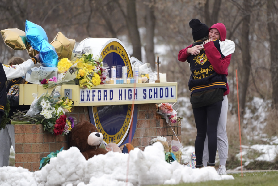 4+dead+in+a+school+shooting+at+Oxford+High+School%2C+Michigan.+Suspected+15-+year+old+Ethan+Crumbley+charged+as+an+adult.++